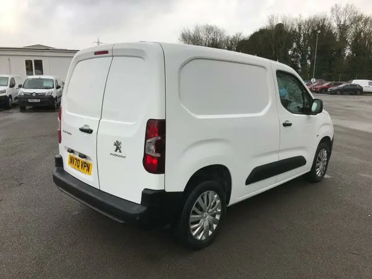 2021-peugeot-partner-15-bluehdi-1000-professional-100ps-eu6dt-panel-big-10