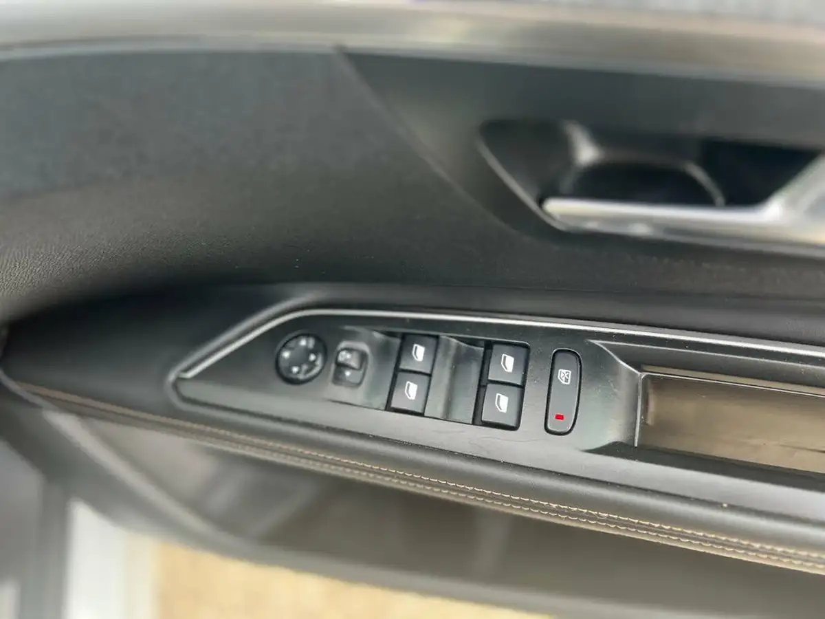 2018-peugeot-5008-suv-16-thp-gt-line-big-18