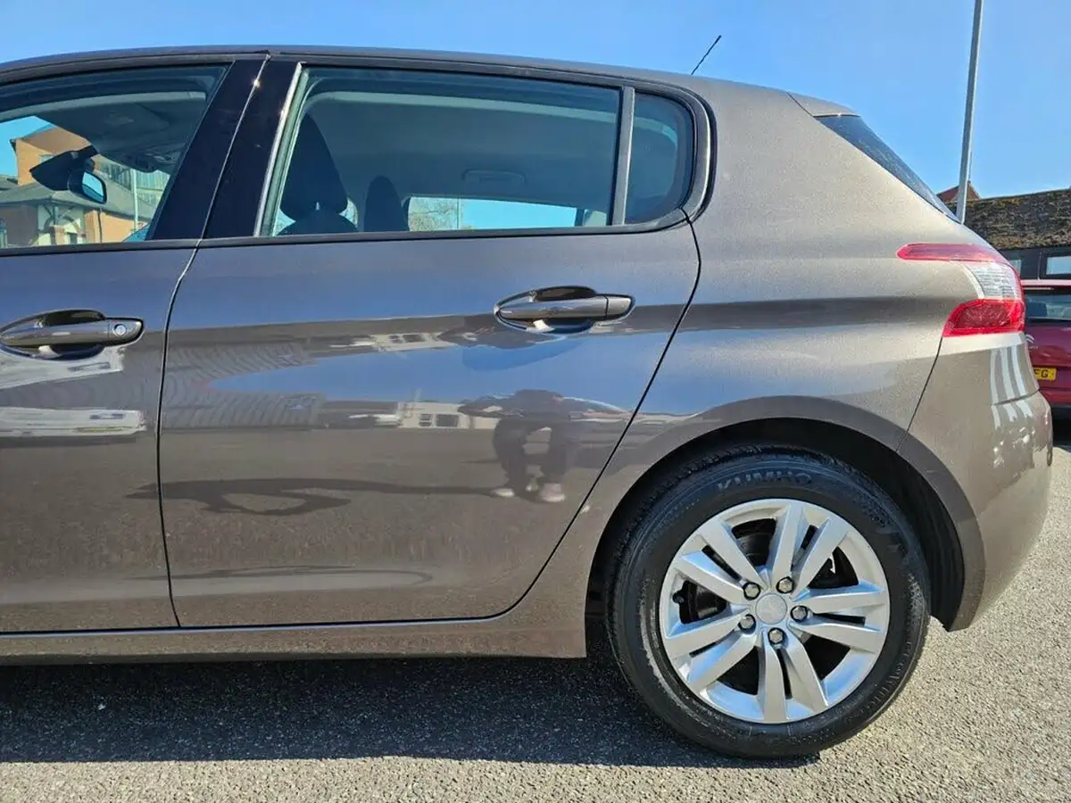 2014-peugeot-308-16hdi-active-big-37
