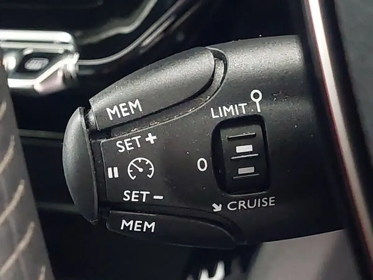 2022-peugeot-208-12-puretech-active-premium-75ps-big-18