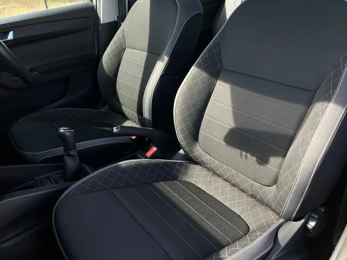 2018-skoda-fabia-10-mpi-colour-edition-big-20