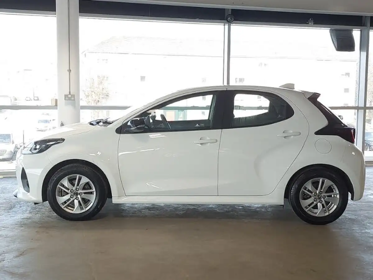2024-mazda-mazda2-15-centre-line-big-3