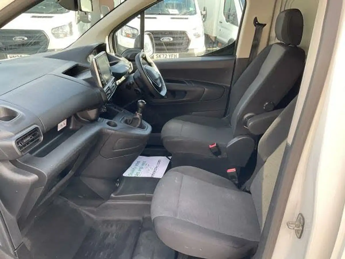 2021-peugeot-partner-15-bluehdi-950-professional-100ps-eu6dt-long-panel-big-4