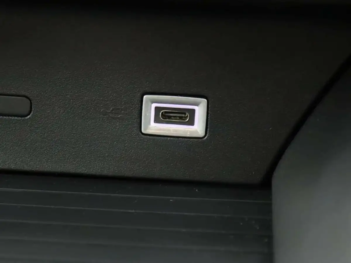 2023-citroen-c5-x-12-puretech-shine-big-37