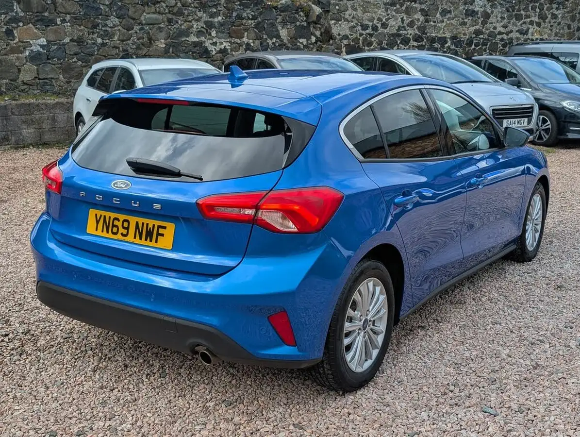 2019-ford-focus-10t-titanium-hatchback-big-17