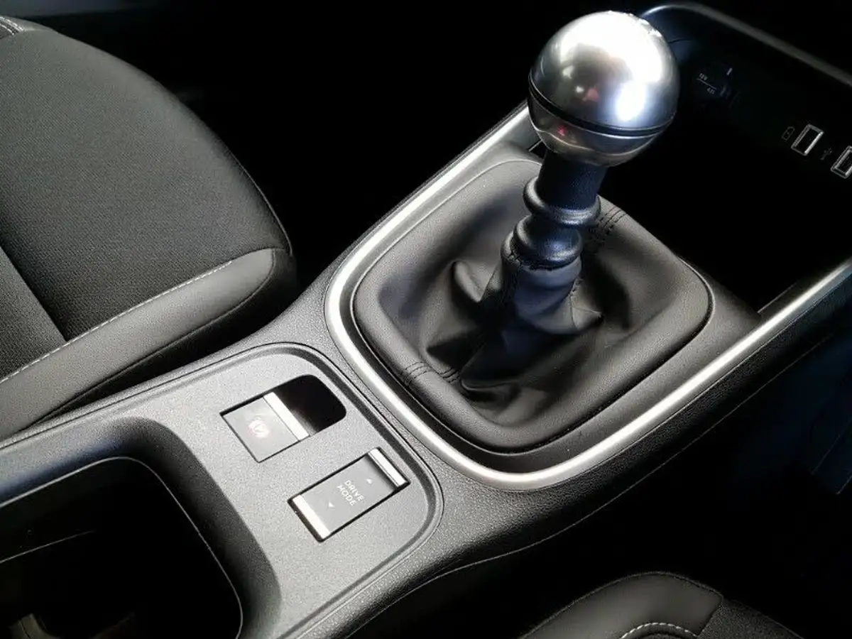 2024-jeep-avenger-12-gse-altitude-big-15
