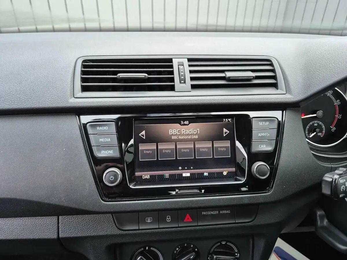 2019-skoda-fabia-10-tsi-colour-edition-big-30