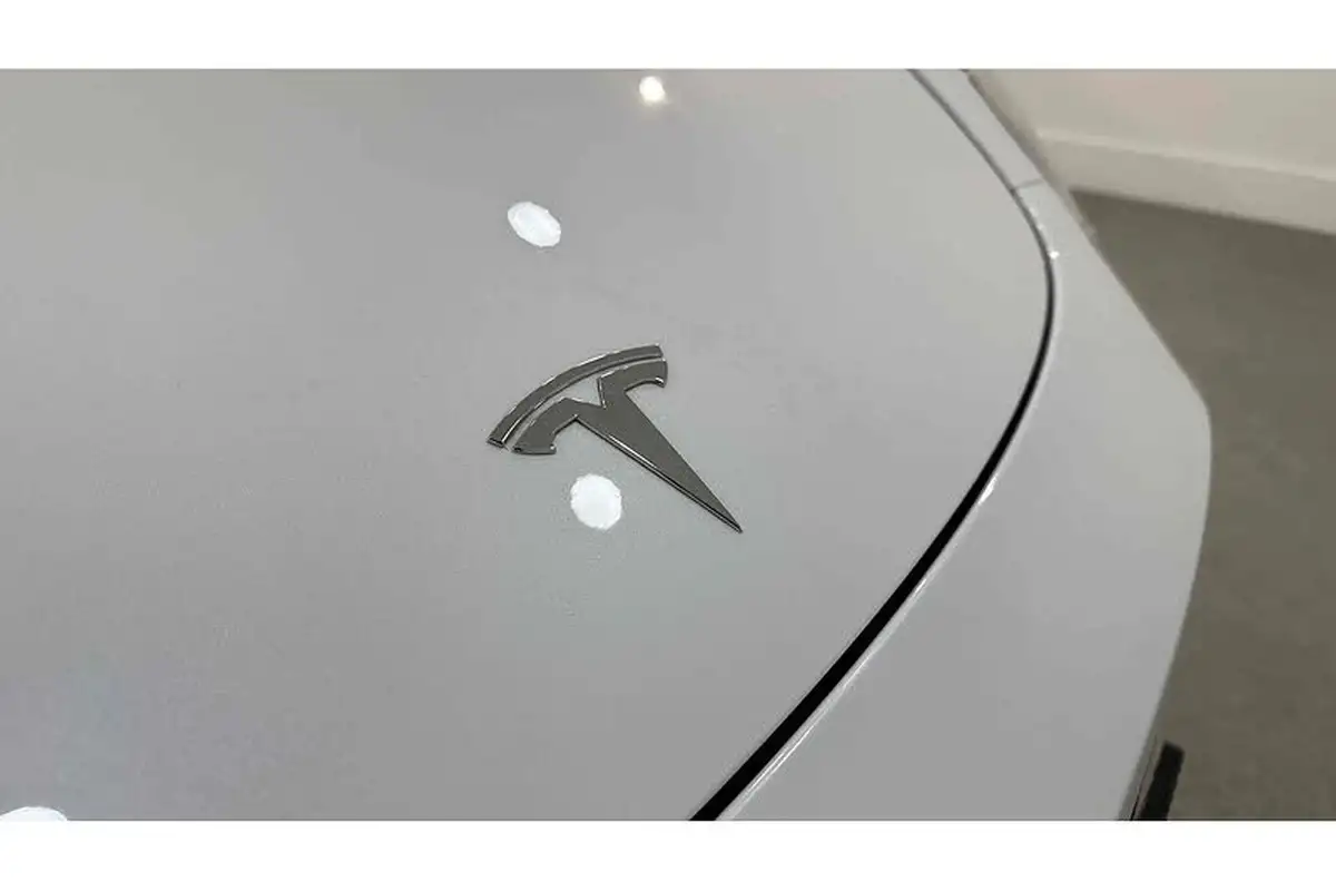 2022-tesla-model-y-e-long-range-big-15