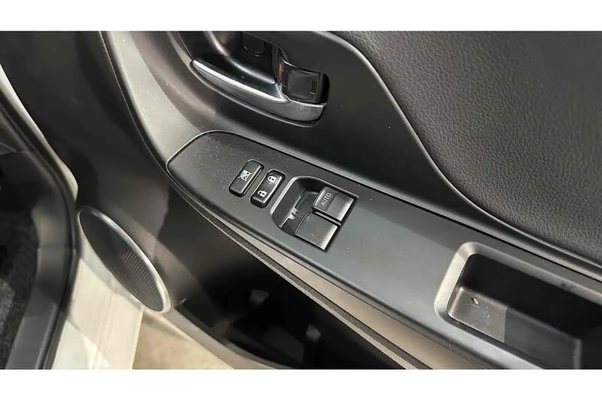 2019-toyota-yaris-15-vvt-i-y20-111bhp-1496cc-big-25