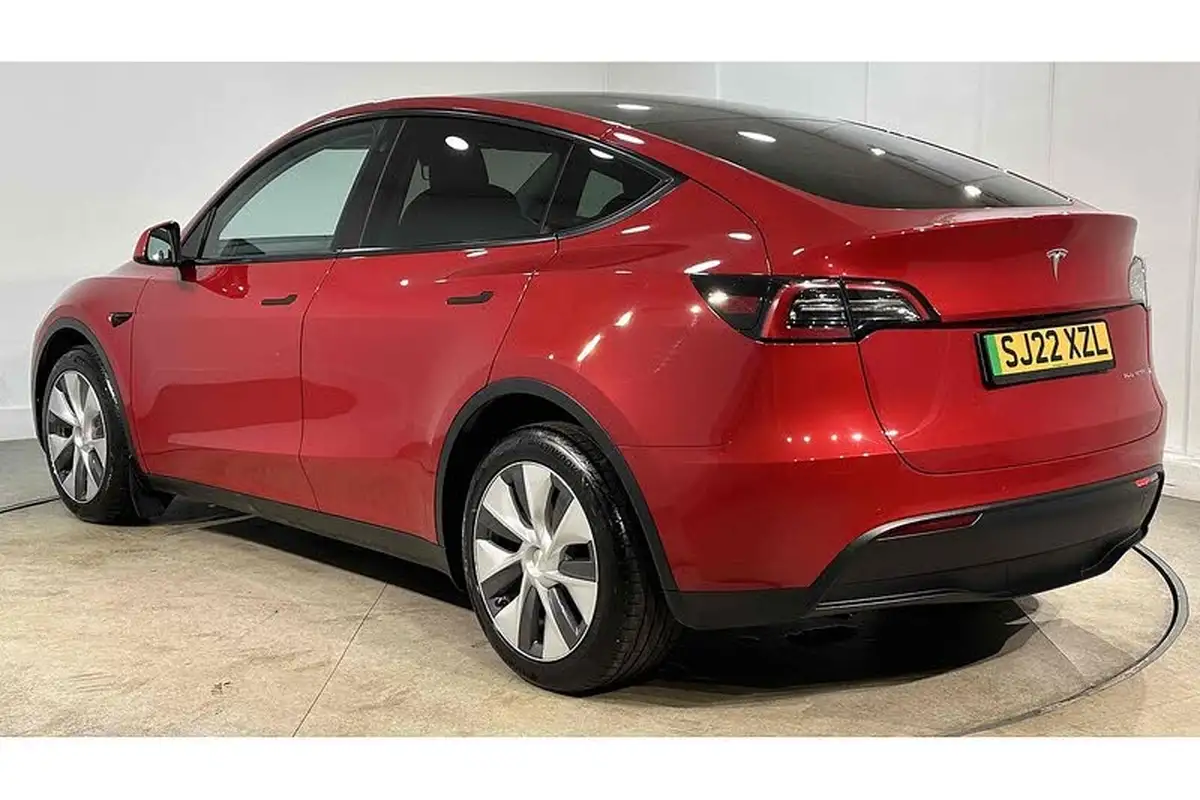 2022-tesla-model-y-e-long-range-big-7