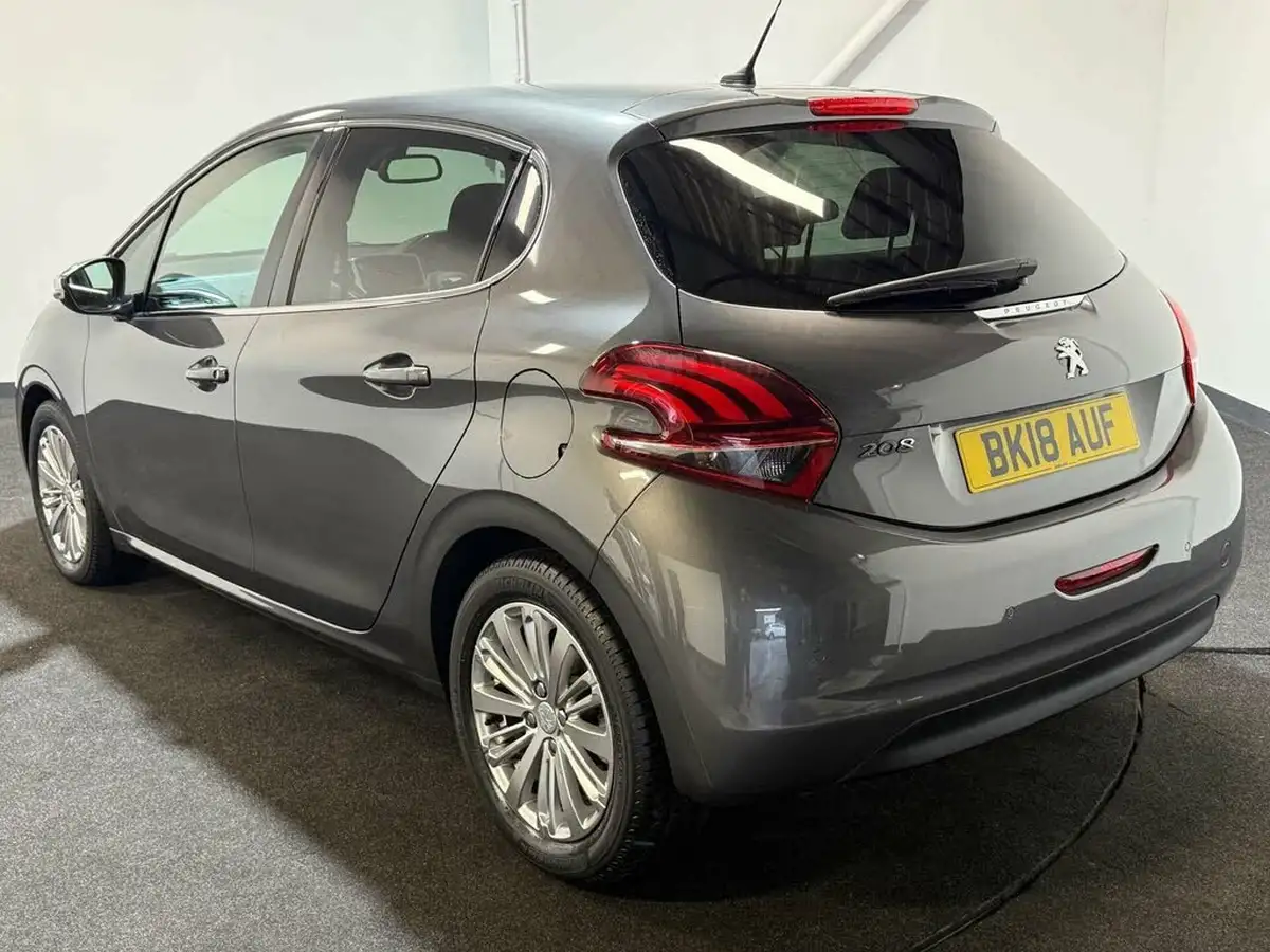 2017-peugeot-208-12-puretech-allure-110bhp-ss-5d-eat6-big-5