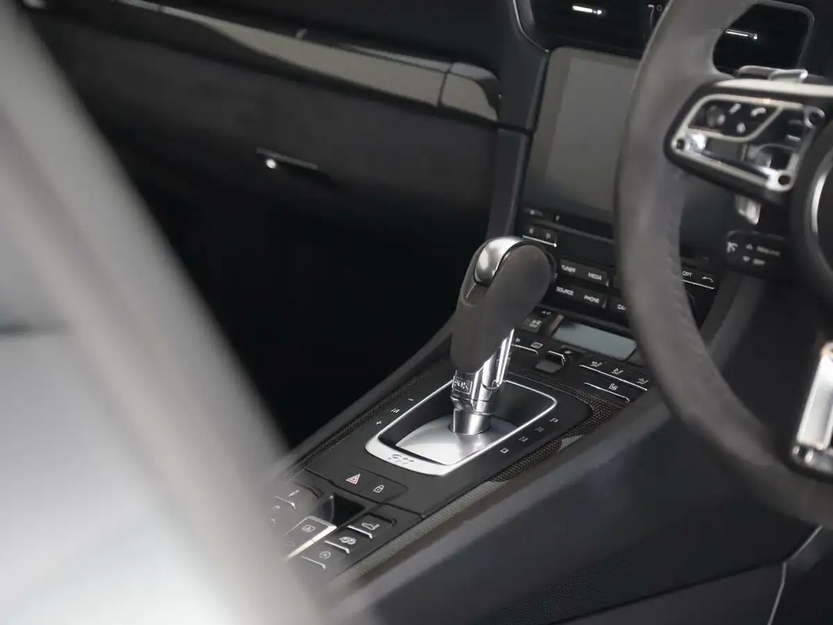 2019-porsche-911-30-carrera-4-gts-coupe-big-9