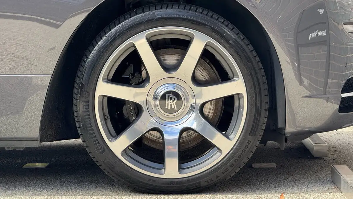 2016-rolls-royce-dawn-66-big-10
