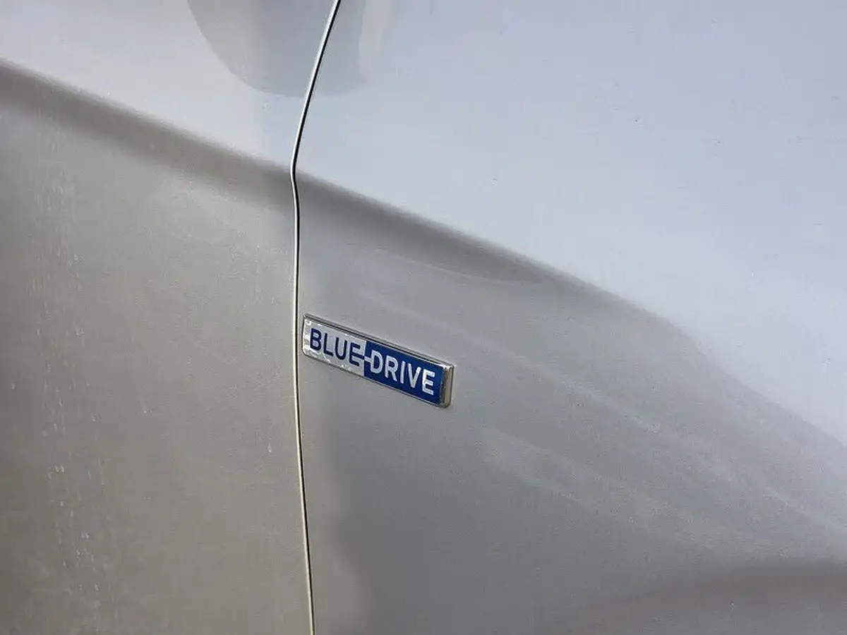 2018-hyundai-ioniq-16-gdi-premium-hybrid-big-12