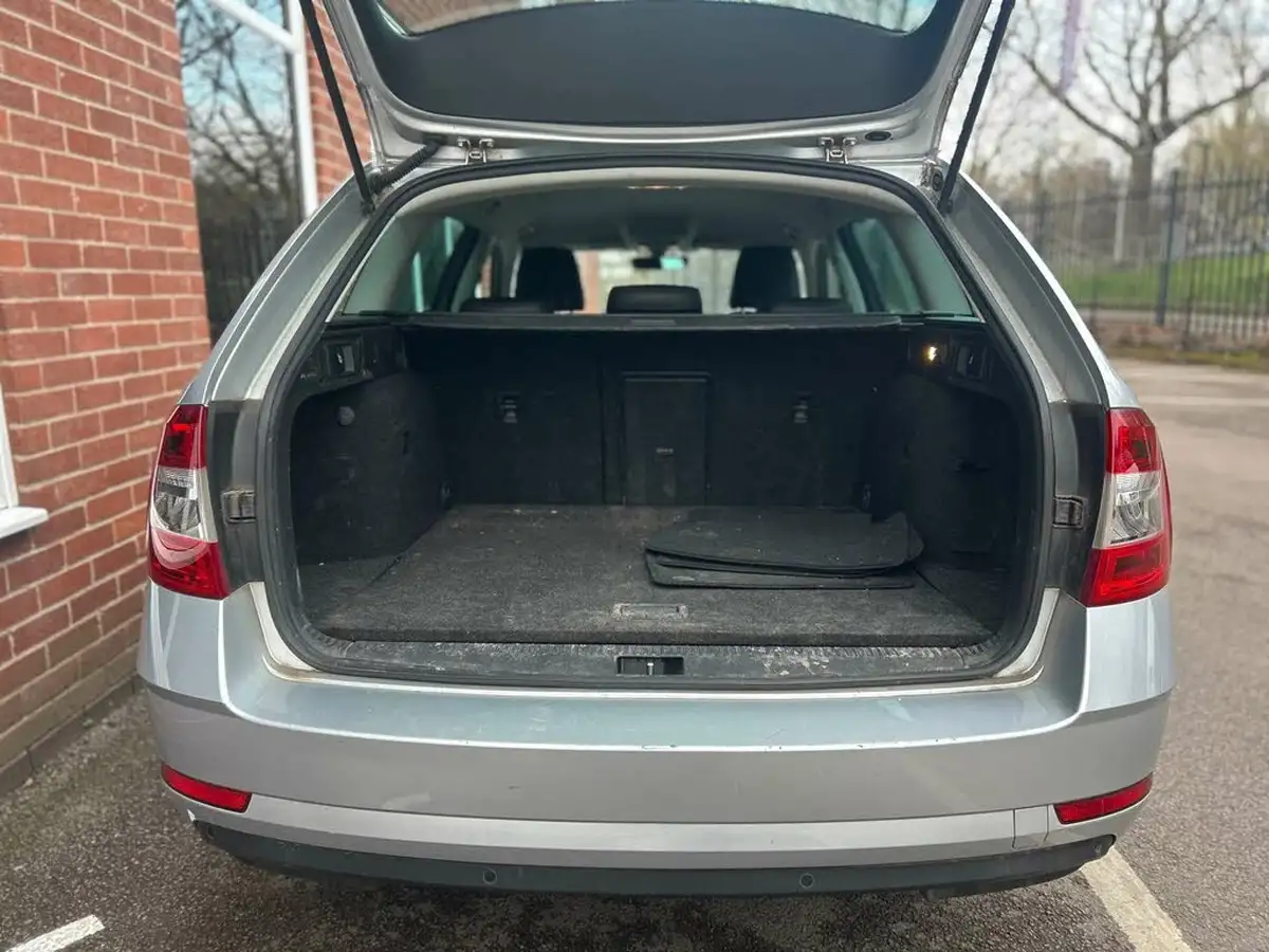 2018-skoda-octavia-20tdi-se-l-estate-dsg-big-9