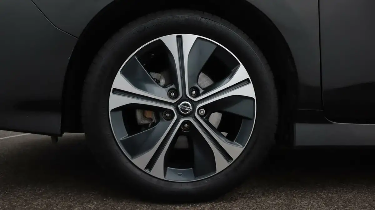 2021-nissan-leaf-e-tekna-big-18