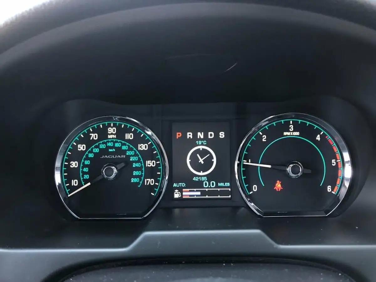 2015-jaguar-xf-22td-luxury-163ps-saloon-4d-big-33