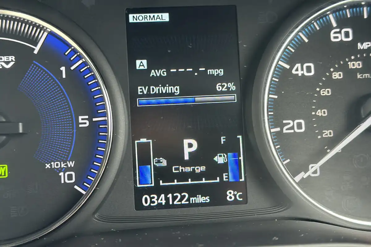 2019-mitsubishi-outlander-24-5h-phev-big-13