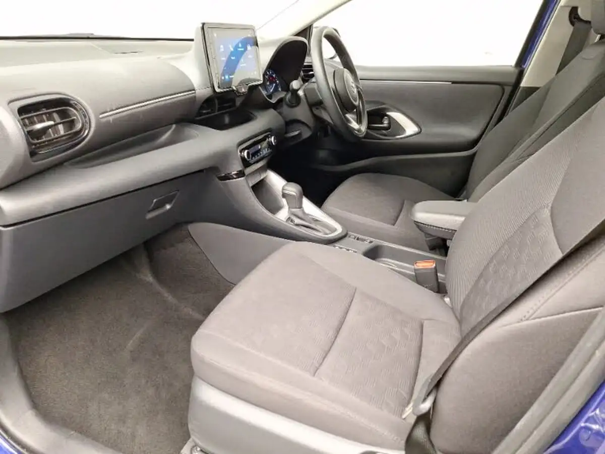 2024-mazda-mazda2-15-centre-line-big-4