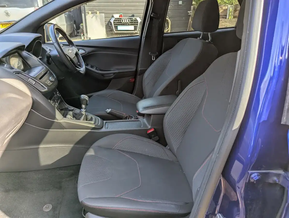 2018-ford-focus-10t-st-line-x-140ps-hatchback-big-19