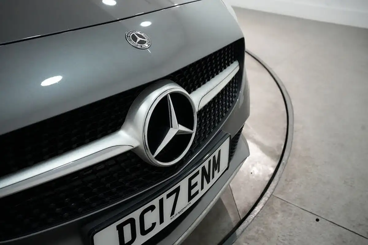 2017-mercedes-benz-a-class-15d-a180d-sport-premiumss-7g-dct-big-24