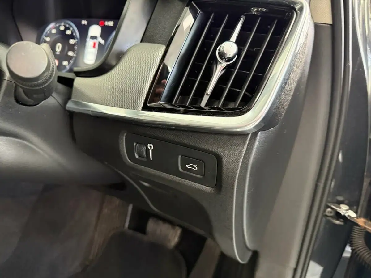 2017-volvo-s90-20td-d5-inscription-big-32
