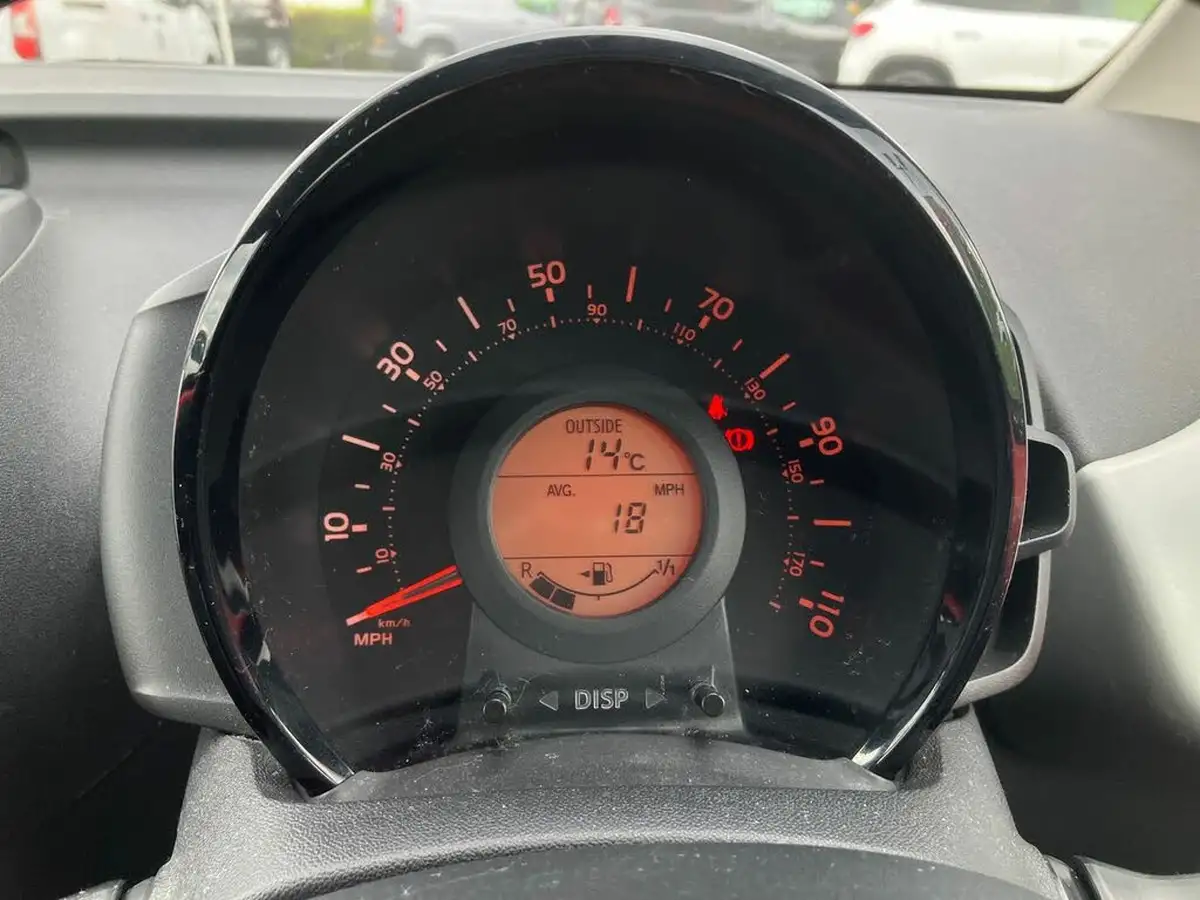 2015-citroen-c1-10-vti-feel-5d-big-13