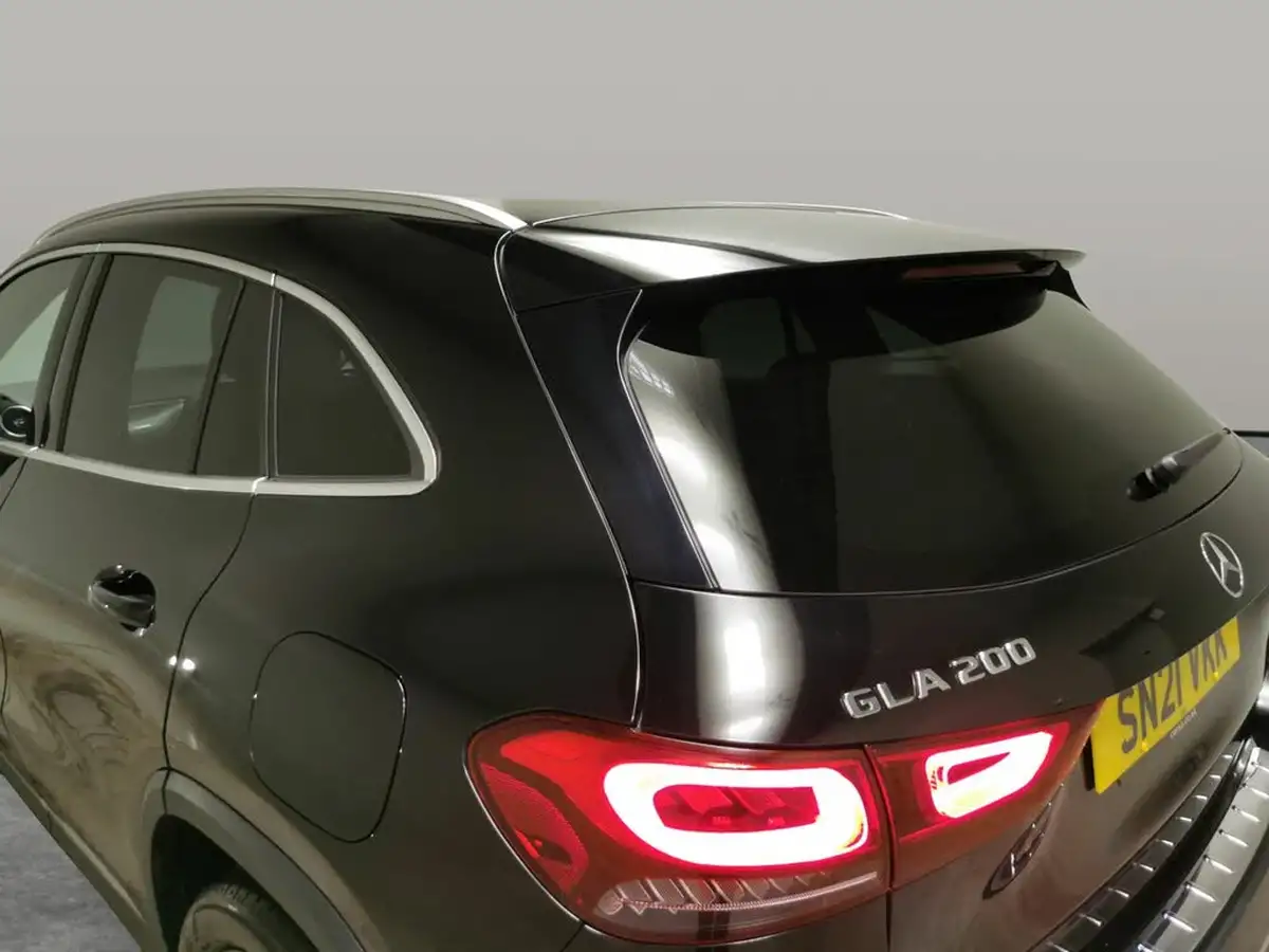 2021-mercedes-benz-gla-class-13-gla-200-amg-line-big-13