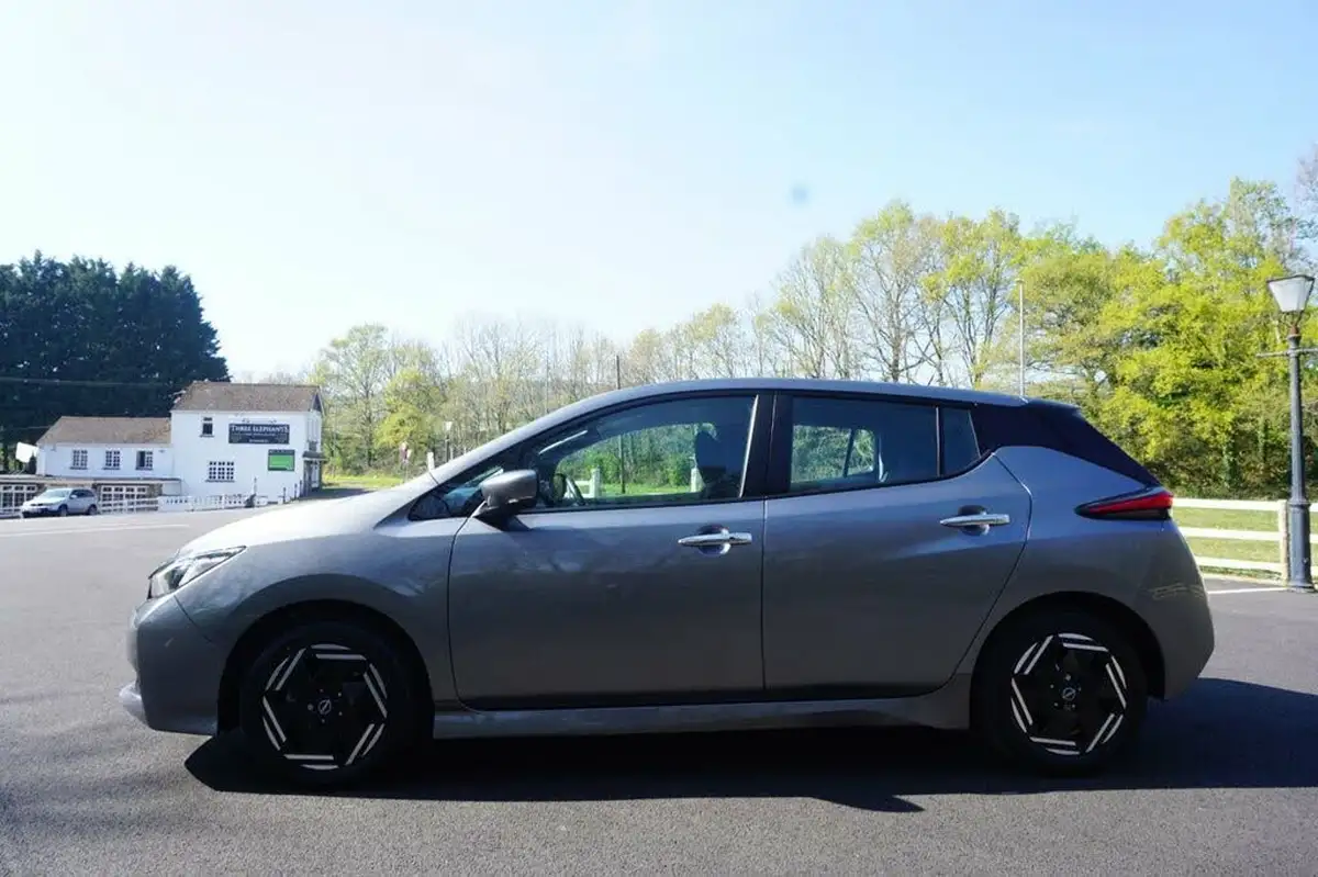 2022-nissan-leaf-e-acenta-39kwh-big-10