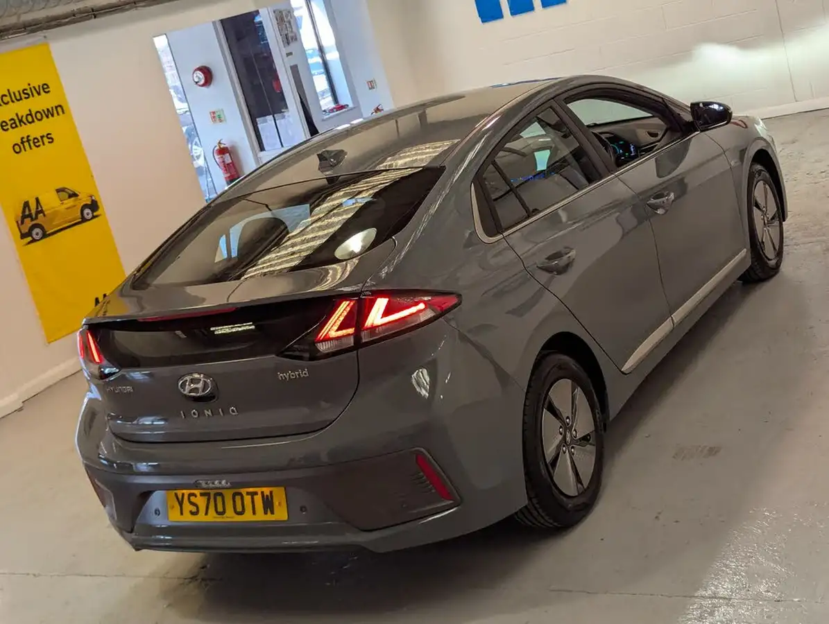 2021-hyundai-ioniq-16-gdi-premium-hybrid-big-40
