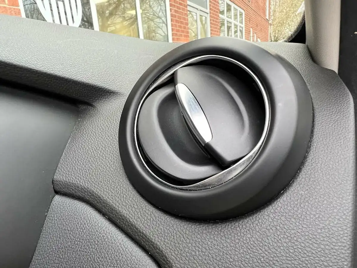 2021-renault-zoe-e-gt-line-big-42