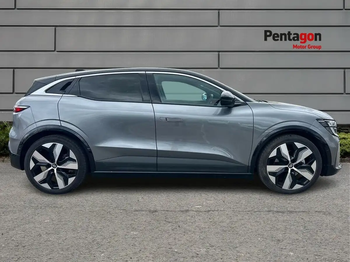 2023-renault-megane-e-tech-e-techno-big-10