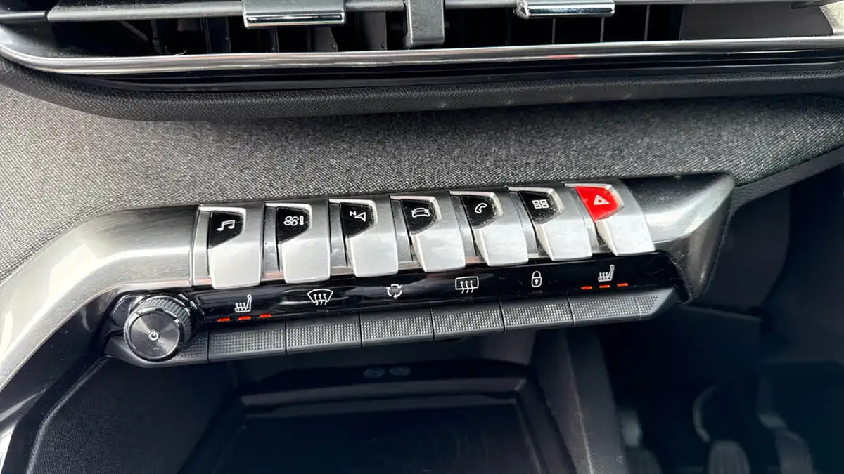 2020-peugeot-3008-suv-12-puretech-gt-line-premium-big-34