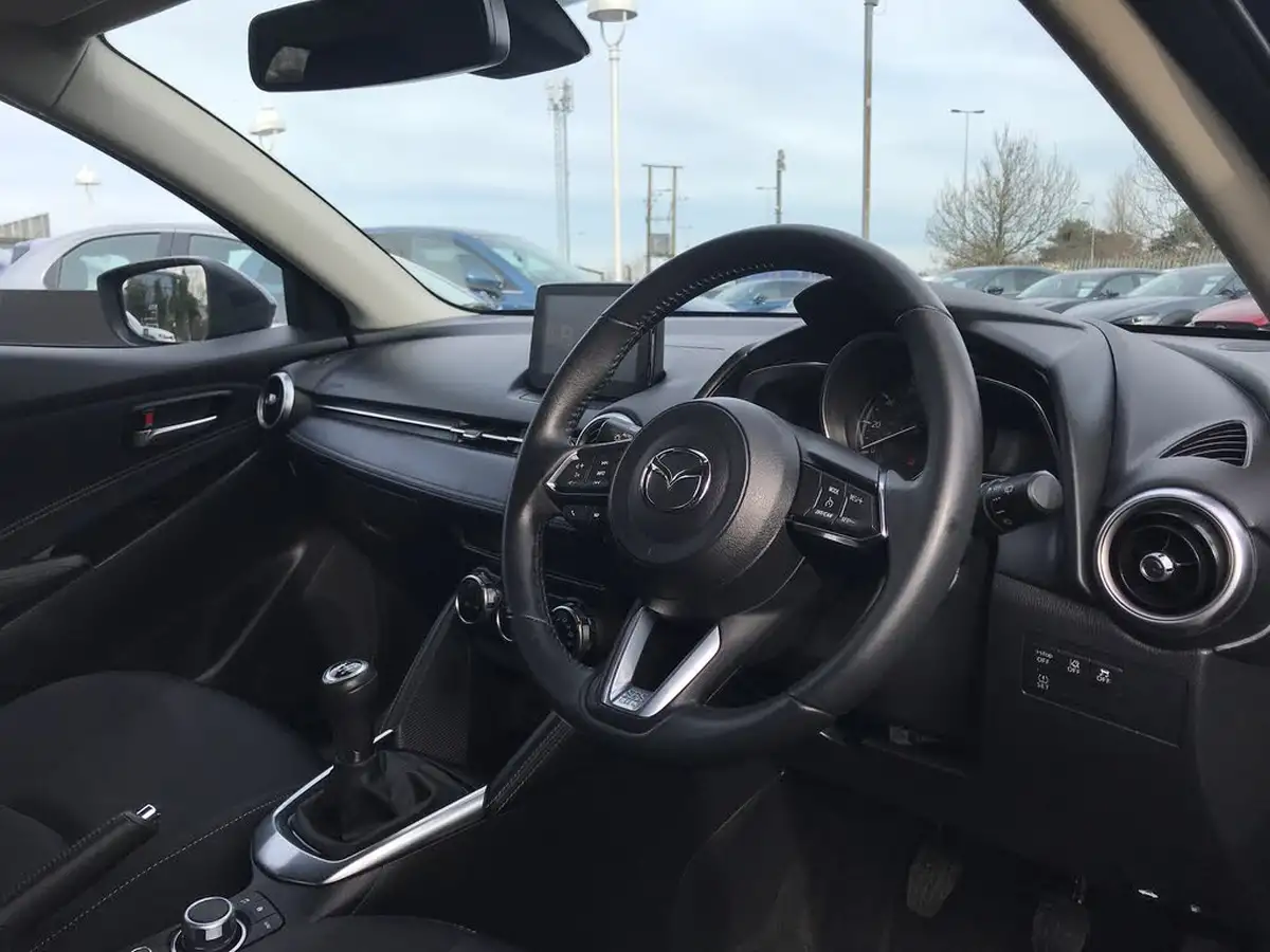 2022-mazda-mazda2-15-e-skyactiv-g-sport-big-2
