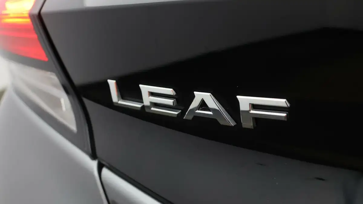 2021-nissan-leaf-e-tekna-big-20