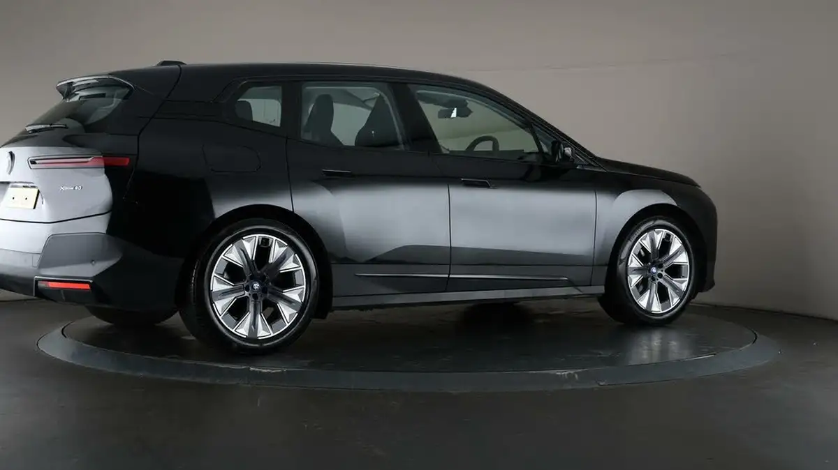 2022-bmw-ix-e-xdrive-40-sport-big-59