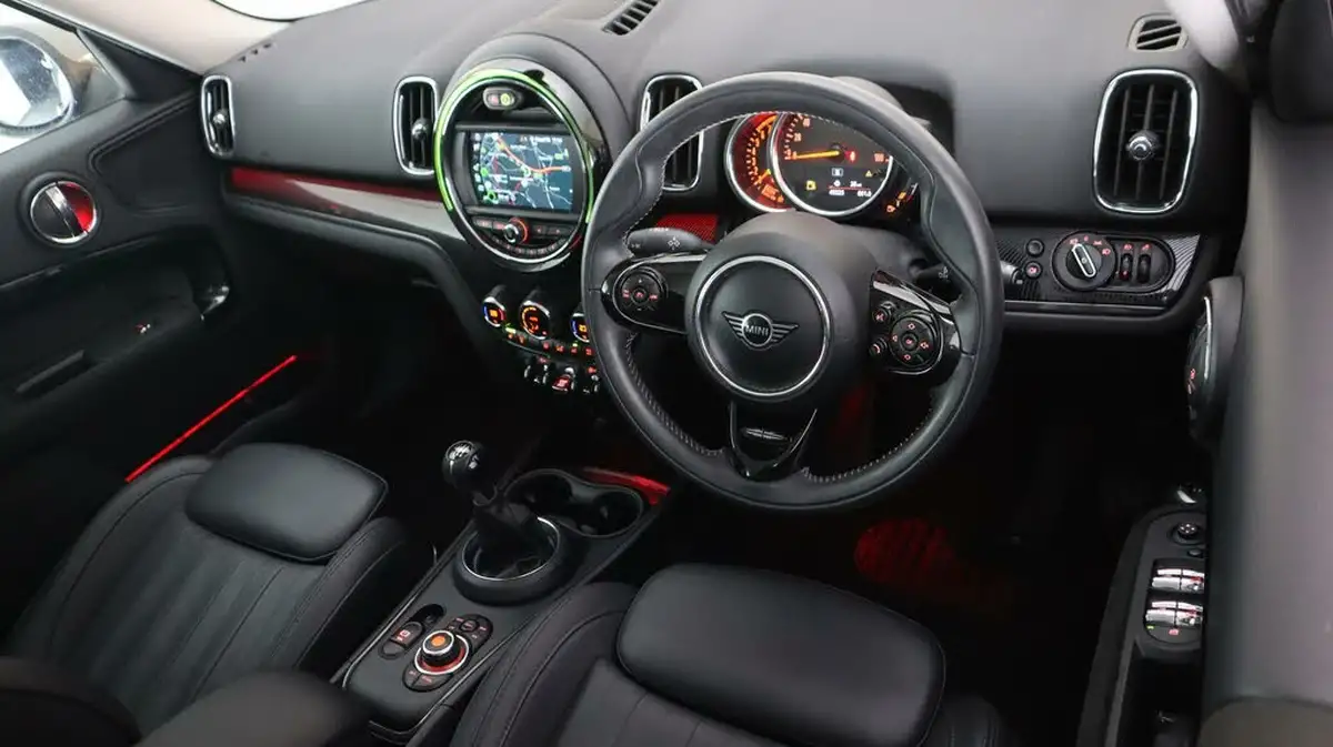 2019-mini-countryman-15-cooper-exclusive-all4-big-9