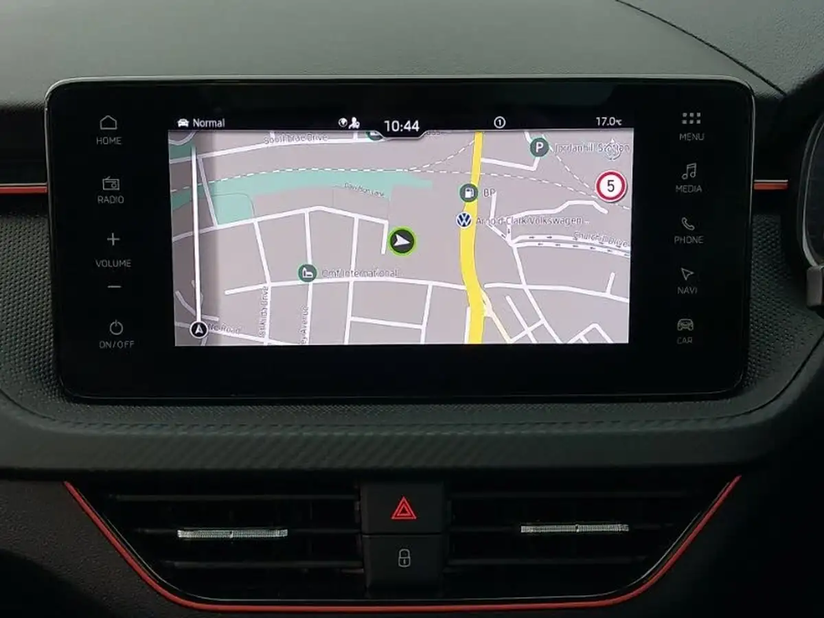 2024-skoda-kamiq-10-tsi-monte-carlo-116ps-dsg-big-9