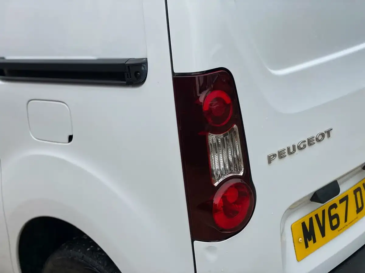 2017-peugeot-partner-16bluehdi-professional-l1-100pseu6-854-big-18