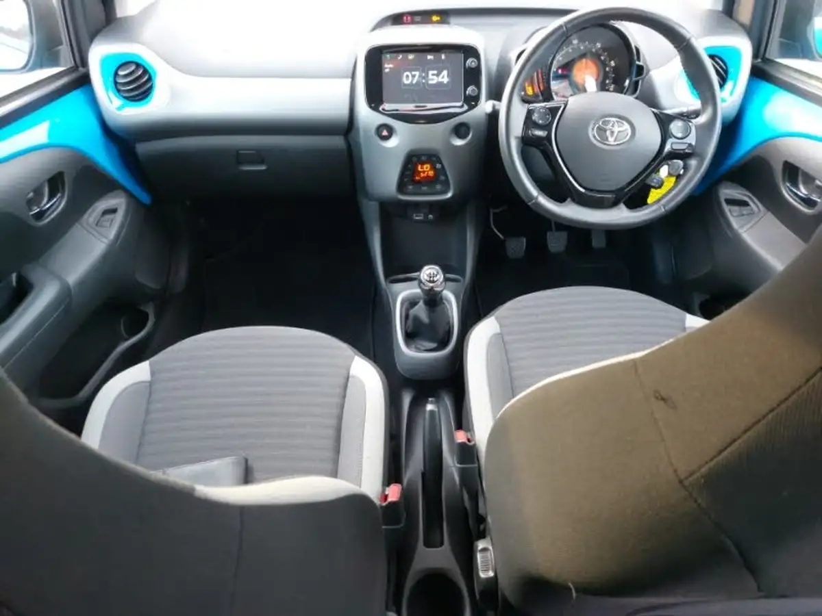 2019-toyota-aygo-10-vvt-i-x-plore-big-2