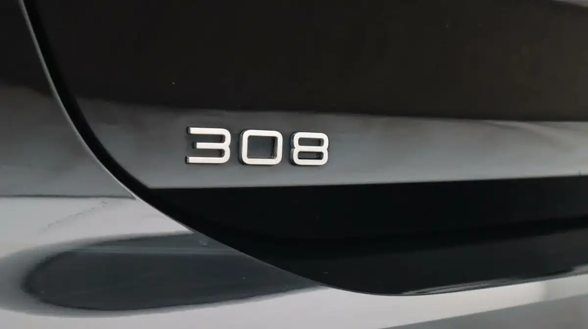 2022-peugeot-308-15-bluehdi-gt-big-21