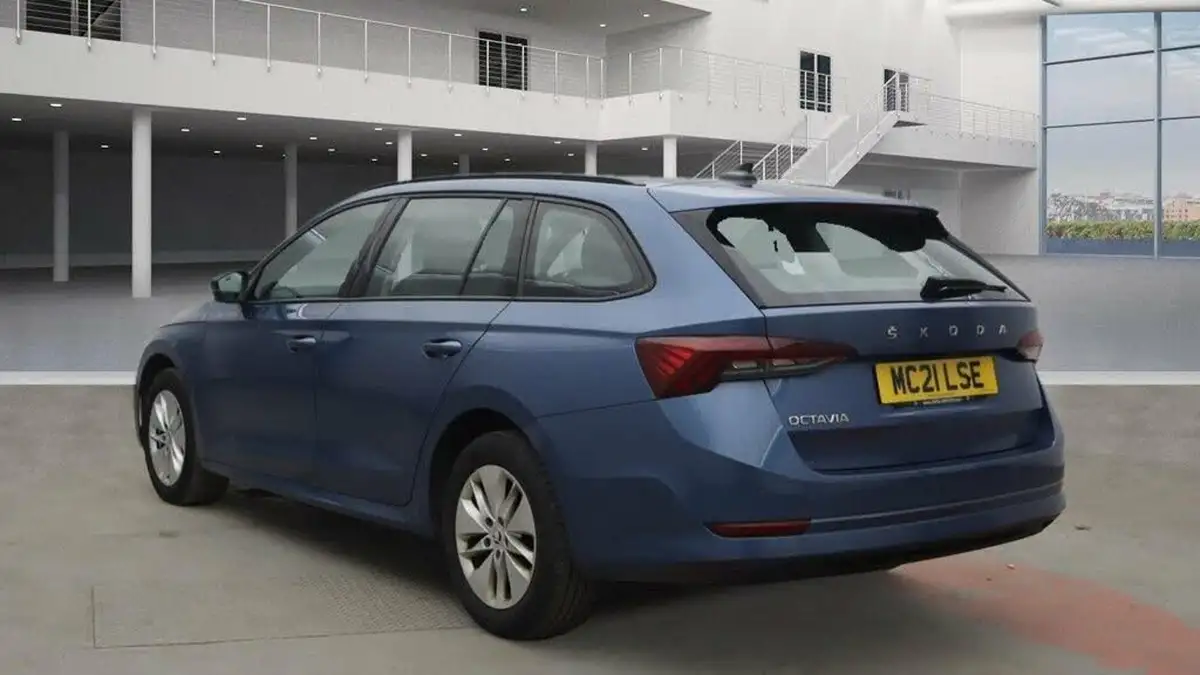2021-skoda-octavia-20tdi-se-technology-115ps-scr-estate-big-2