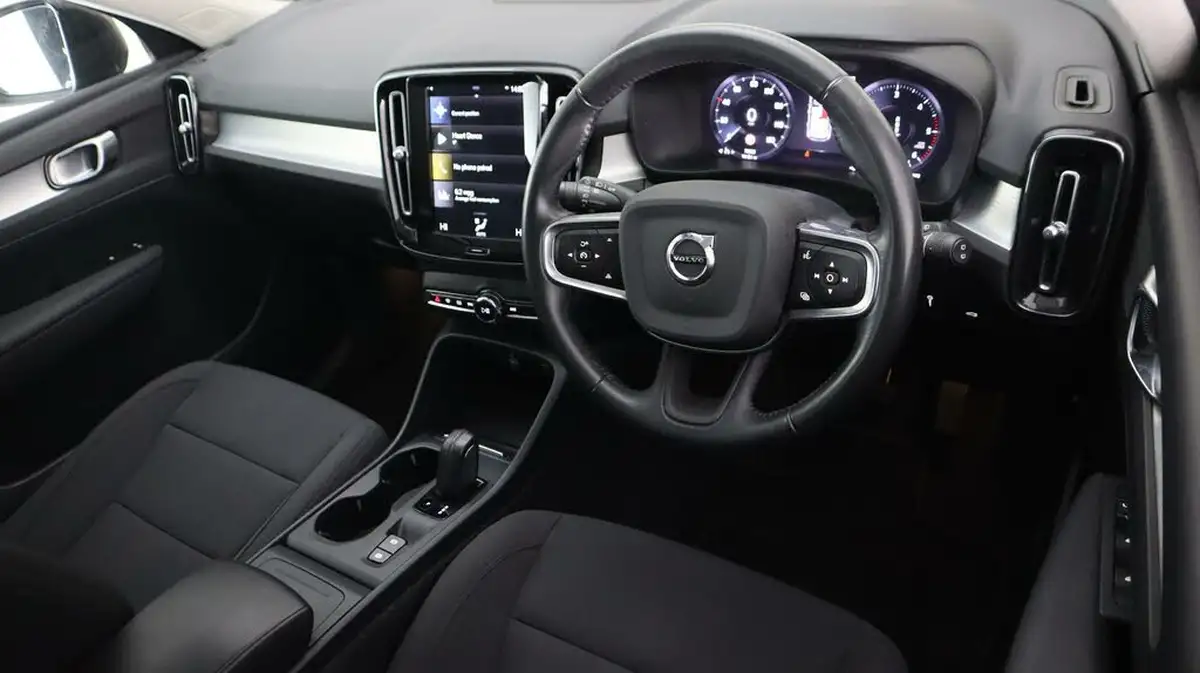2020-volvo-xc40-20td-d3-momentum-geartronic-big-9