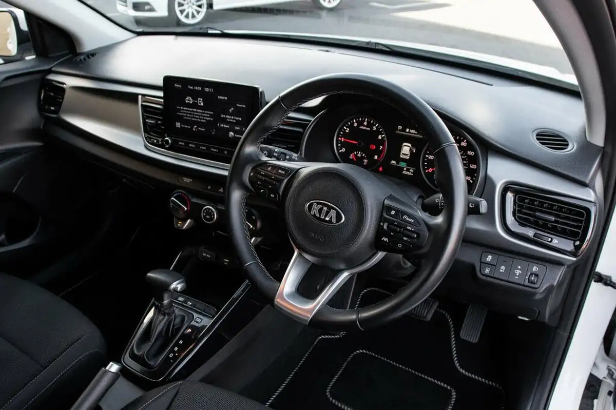 2021-kia-rio-10-t-gdi-2-dct-big-4