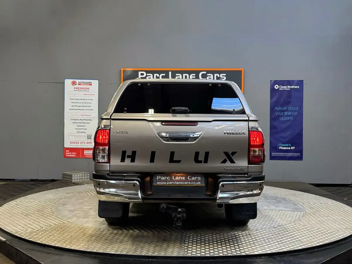 2018-toyota-hi-lux-24d-4d-invincible-32t-ss-big-3