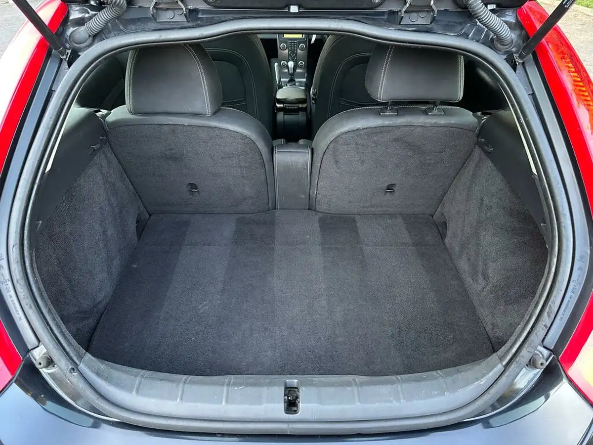 2012-volvo-c30-20-r-design-big-30
