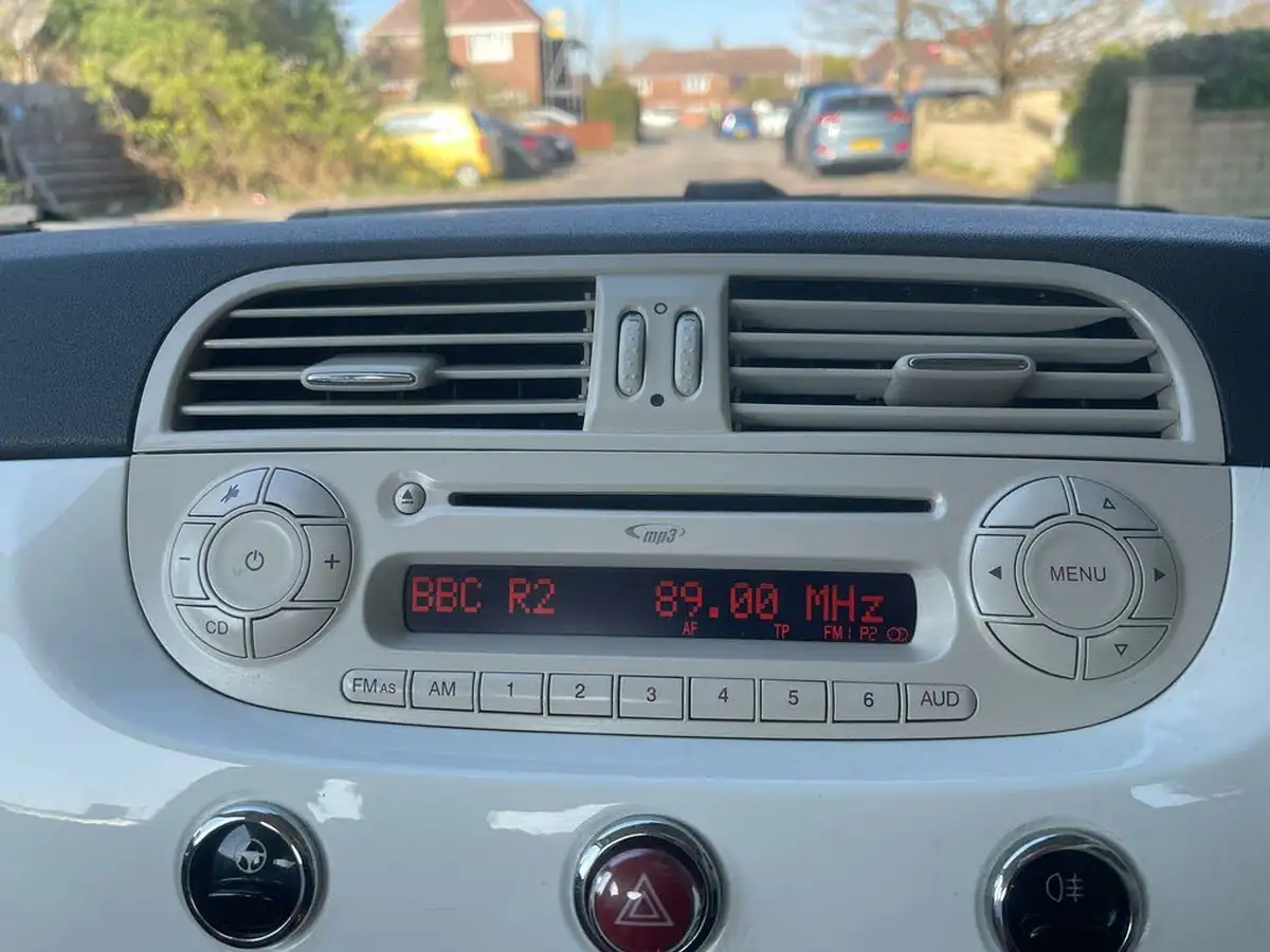 2011-fiat-500-12-lounge-big-13