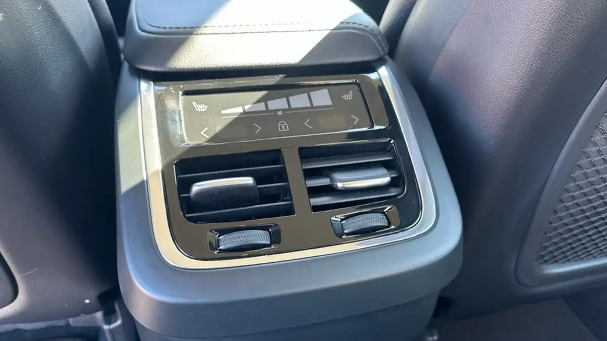 2024-volvo-xc60-20td-b4-plus-big-26