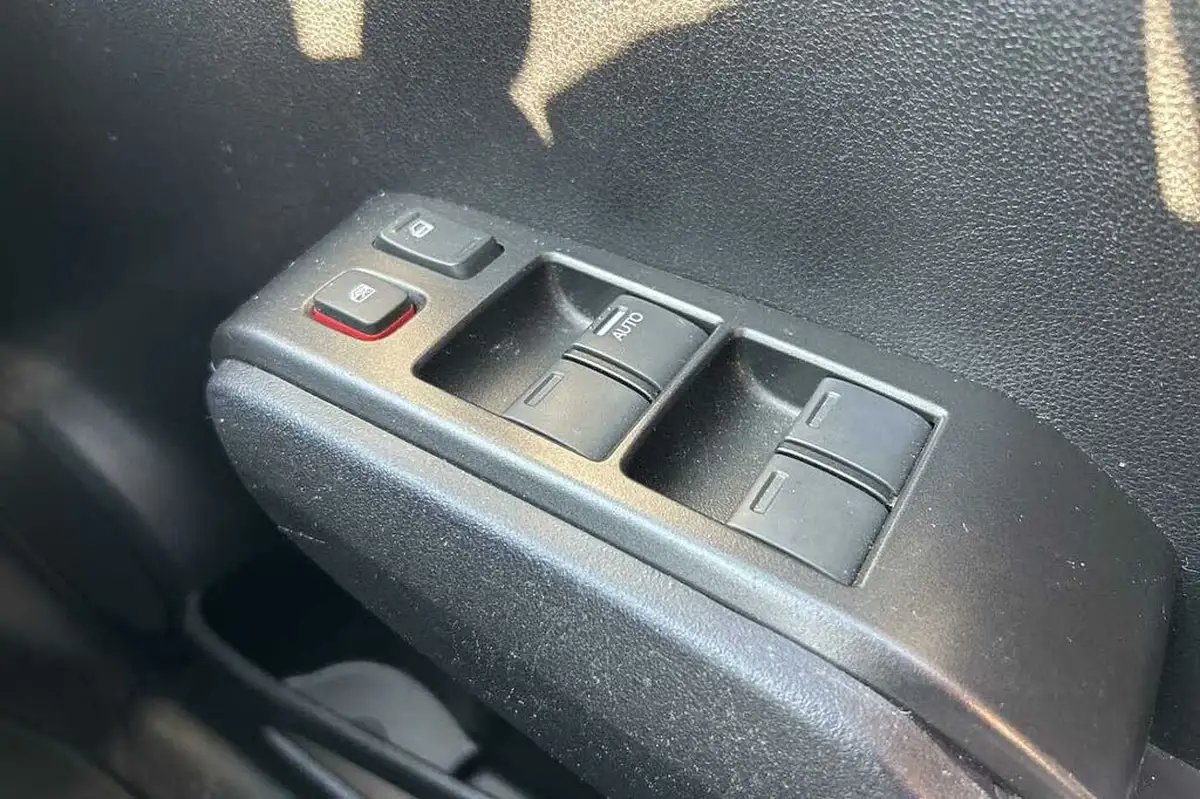 2014-honda-jazz-14-es-plus-cvt-big-22