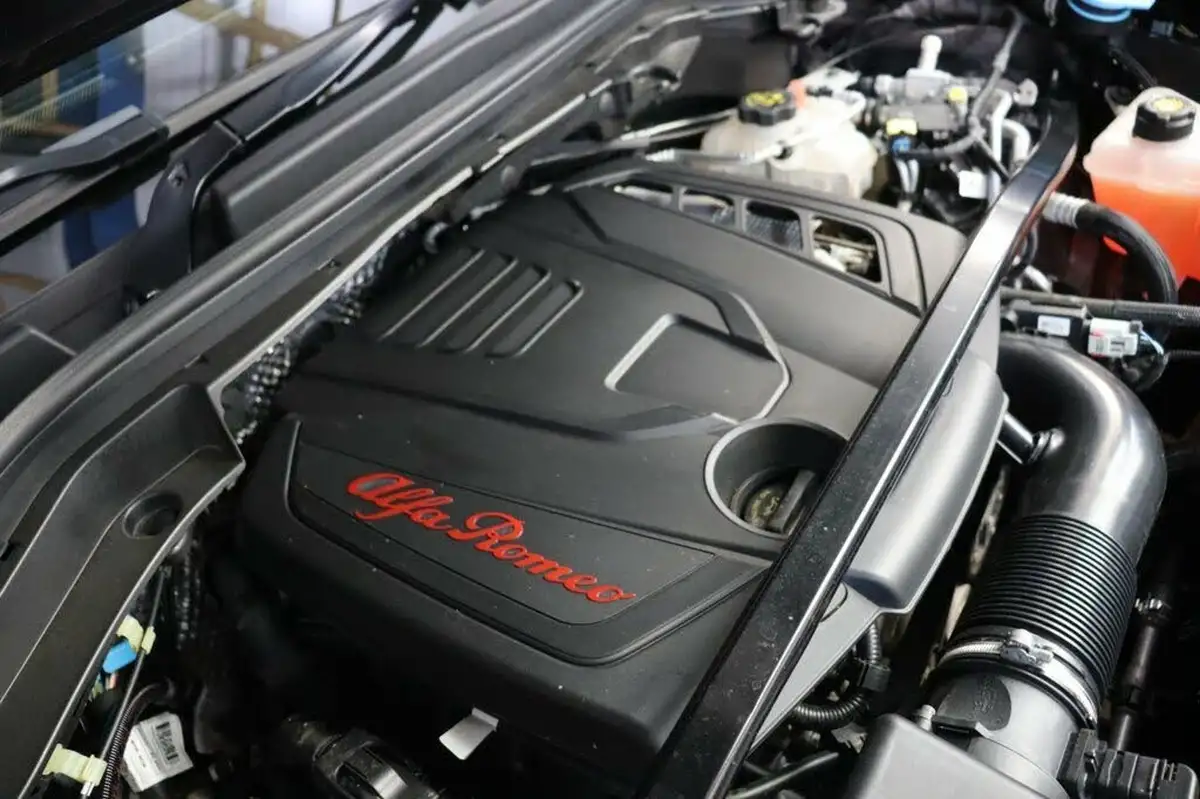 2022-alfa-romeo-stelvio-20-veloce-big-19